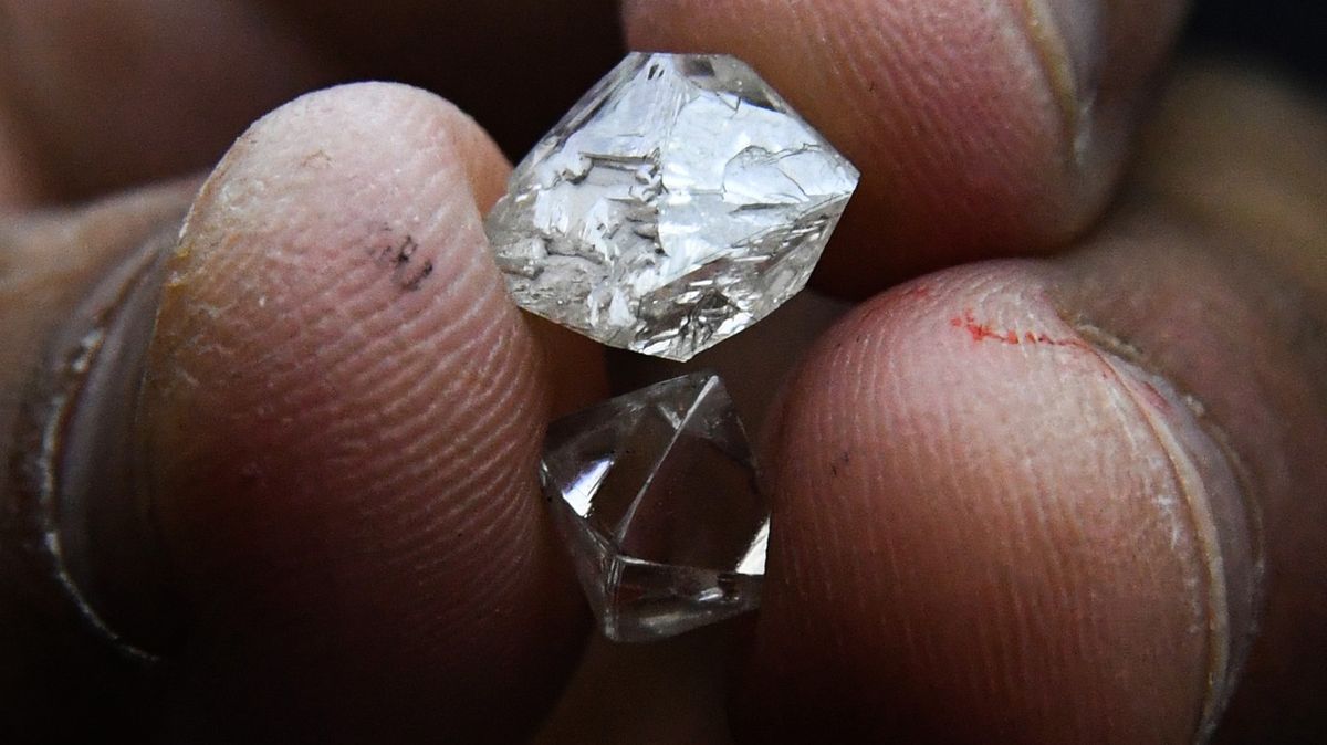 Pět evropských zemí požaduje zákaz dovozu ruských diamantů do EU